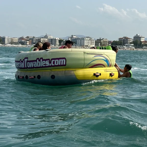 campi estivi Riccione 2024 spiaggia mare gommoni