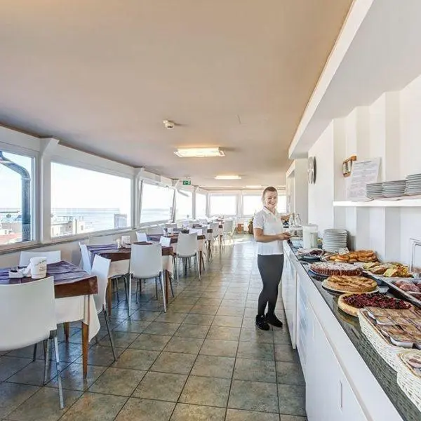 campi-estivi-riccione-2024-hotel-deste-colazione