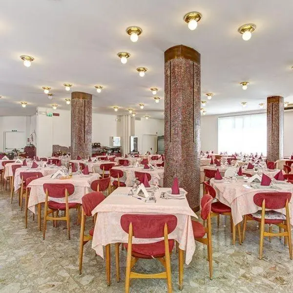 campi-estivi-riccione-2024-hotel-deste-sala-pranzo