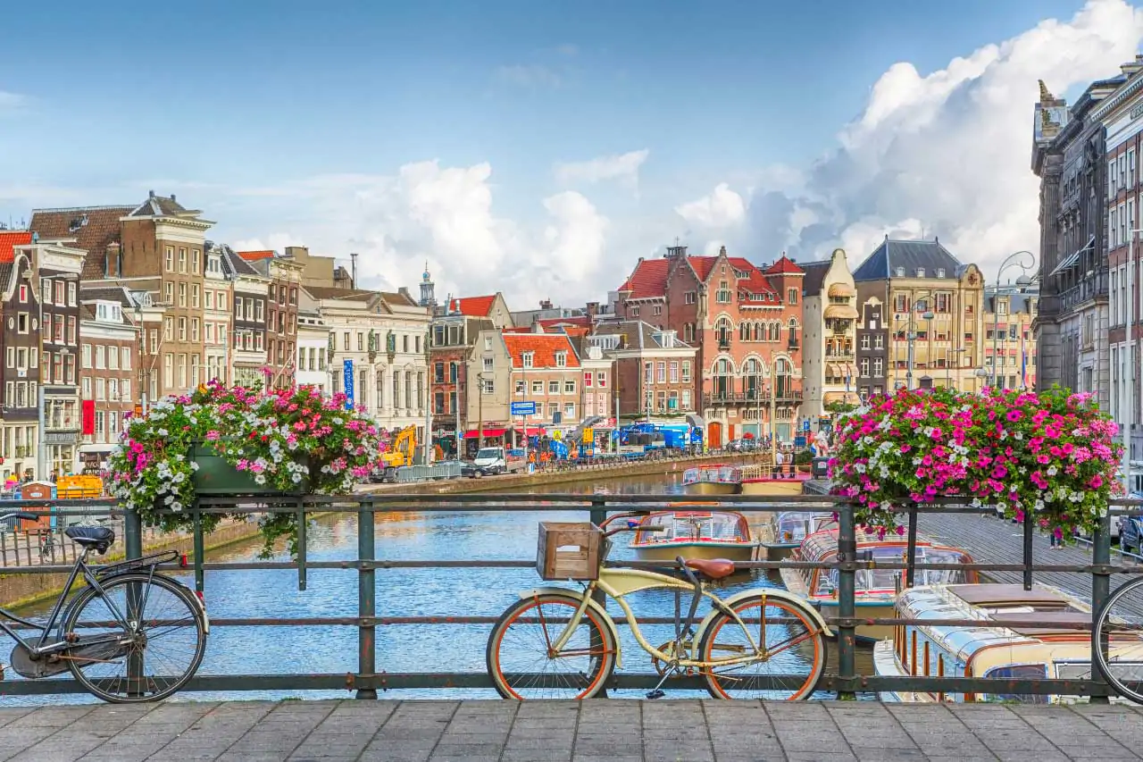 Amsterdam-La-Bussola-on-the-Road