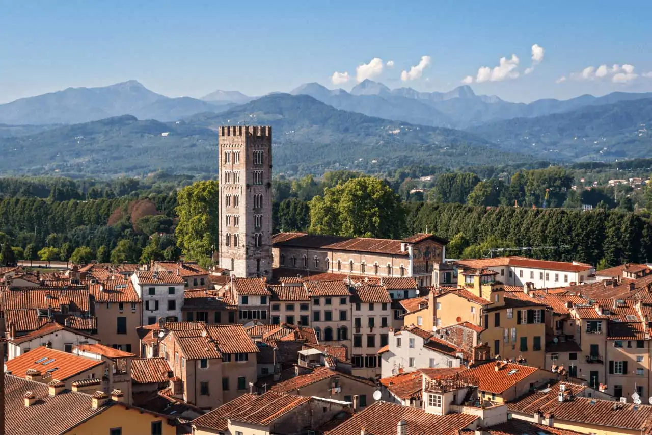 Lucca-La-Bussola-on-the-Road-4