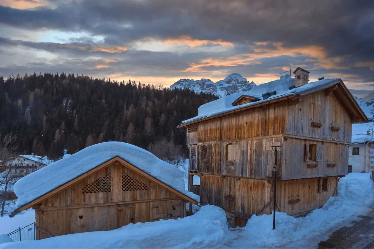 Soggiorno-Neve-in-Val-Zoldana-La-Bussola-On-The-Road-