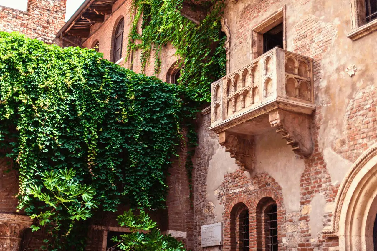 Verona-La-Bussola-on-the-Road-10-1