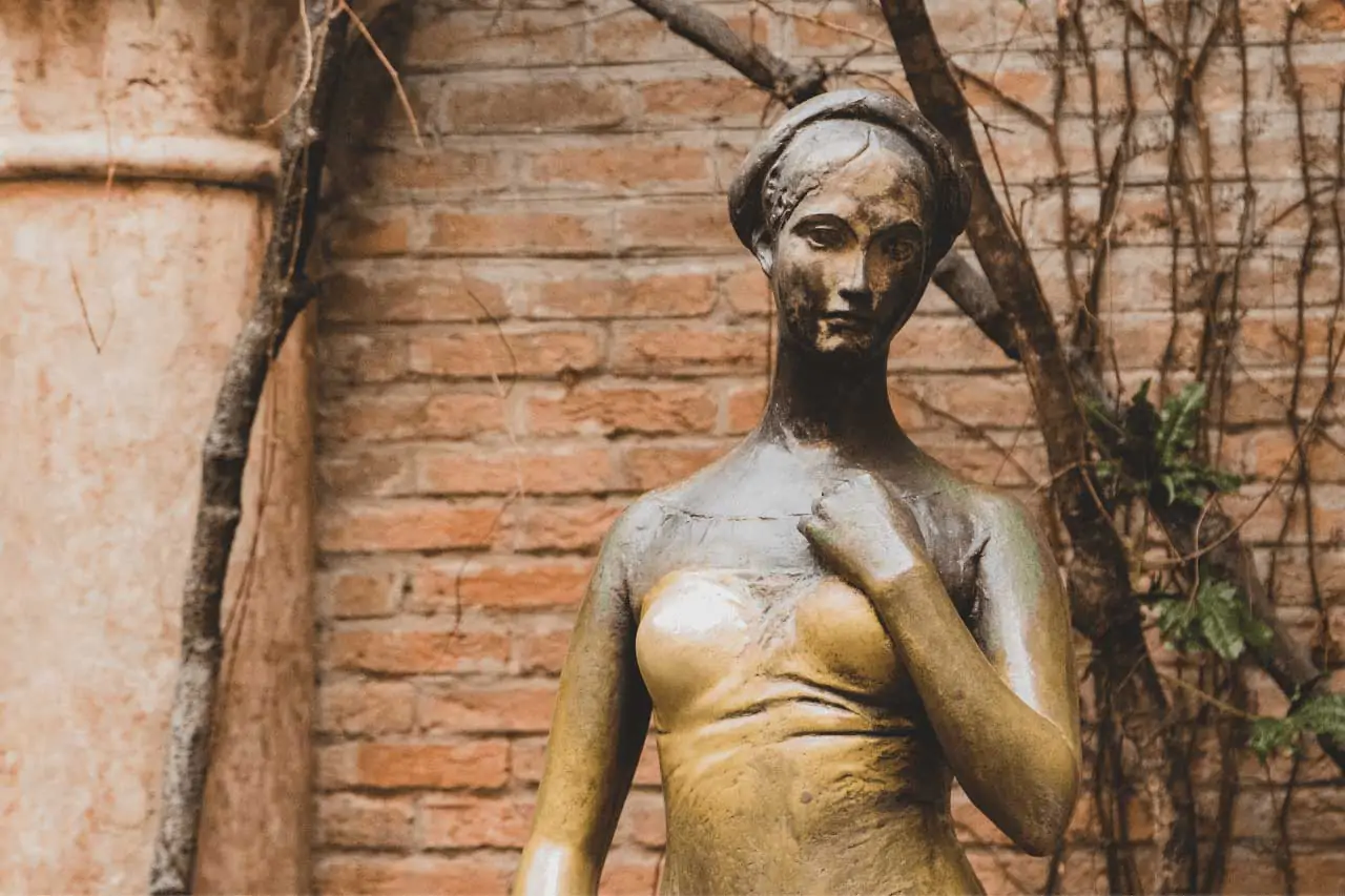 Verona-La-Bussola-on-the-Road-6