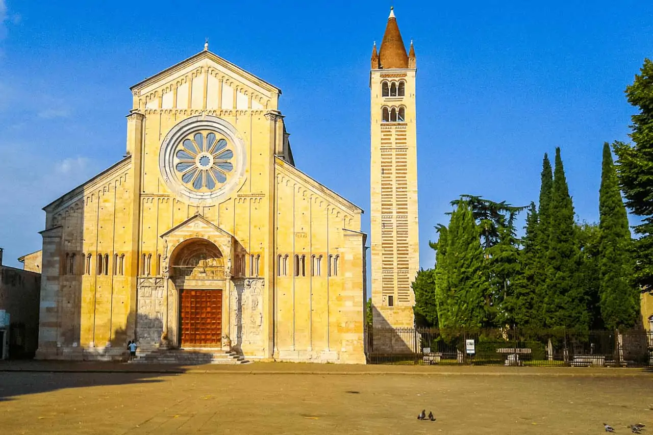 Verona-La-Bussola-on-the-Road-9