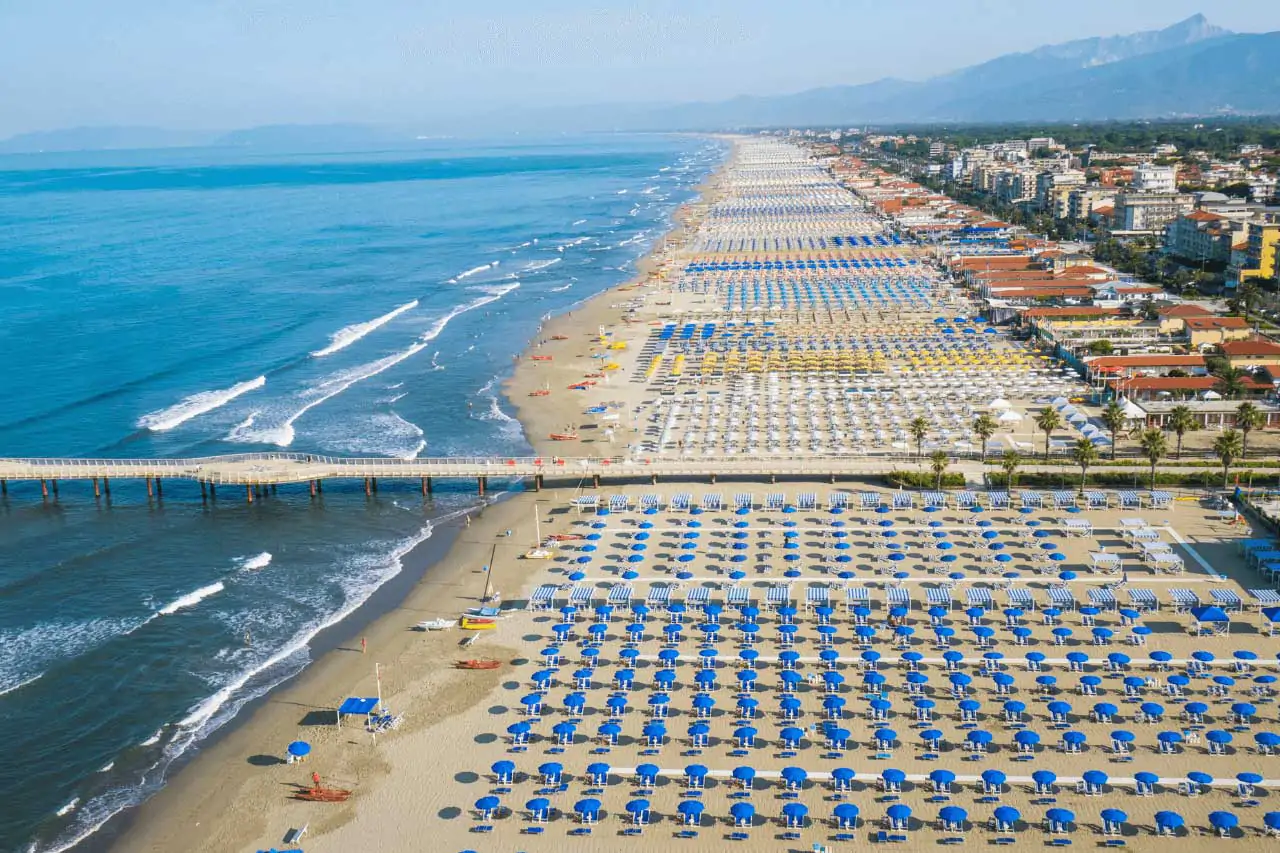 Viareggio-La-Bussola-on-the-Road-3